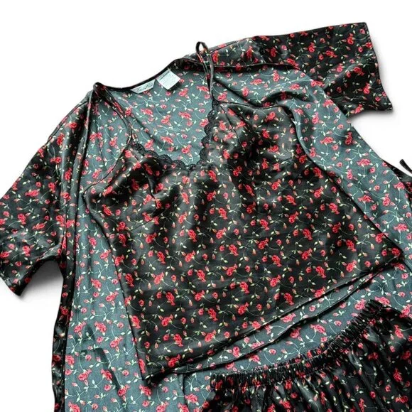 Secret Treasures Size M Set of 3 Cherry Print cami, shorts & robe (red & black) - Picture 3 of 8